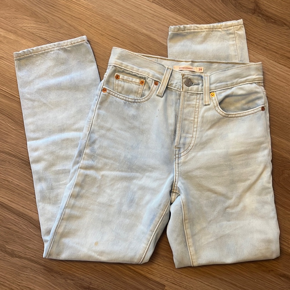 Wedgie straight light wash jeans